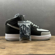 Cargar imagen en el visor de la galería, Air Force 1 07 Mid LV8 UTILITY Back Medium Grey-Blak-White BQ6819-008