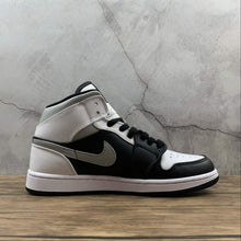 Cargar imagen en el visor de la galería, Air Jordan 1 Mid Black White-LT Smoke Grey 554724 073
