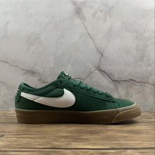 Cargar imagen en el visor de la galería, SB Blazer Low GT Green Gum
