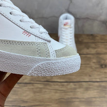 Cargar imagen en el visor de la galería, Blazer Mid 77 Sketch White Red