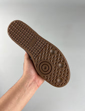 Cargar imagen en el visor de la galería, Adidas Samba Brown Brown Off White FZ5602