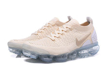 Cargar imagen en el visor de la galería, Air VaporMax Flyknit 2.0 Light Cream 942843-201