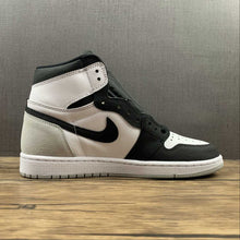 Cargar imagen en el visor de la galería, Air Jordan 1 Retro High OG Black White Grey (2021) 555088-108