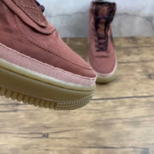 Cargar imagen en el visor de la galería, Air Force 1 Shell Dark Pony Burgundy Ash BQ6096-200