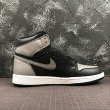 Cargar imagen en el visor de la galería, Air Jordan 1 Retro High OG Black Medium Grey-White 555088-013