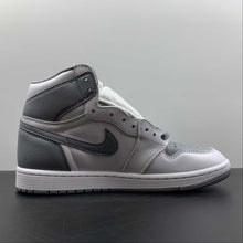 Cargar imagen en el visor de la galería, Air Jordan 1 Retro High OG Stealth White (2022) 555088-037