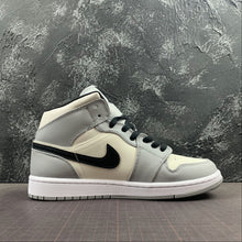 Cargar imagen en el visor de la galería, Air Jordan 1 Mid Light Smoke Grey 554724-092