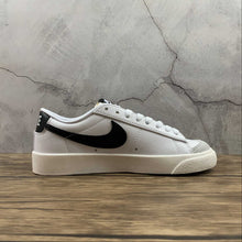 Cargar imagen en el visor de la galería, Blazer Low 77 White Black-Sail-White DC4769-102