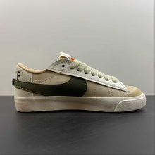 Cargar imagen en el visor de la galería, Blazer Low 77 Jumbo Sanddrift Medium Olive