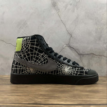 Cargar imagen en el visor de la galería, Blazer Mid 77 Vintage Spider Web