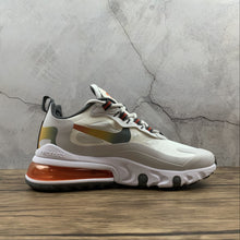 Cargar imagen en el visor de la galería, Air Max 270 React SE Summit White Metallic Gold CD6615-100