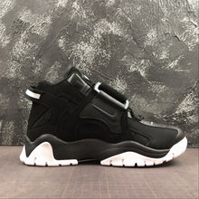 Cargar imagen en el visor de la galería, Air Barrage Mid QS Coal Ball Black Peak White CD9329-010