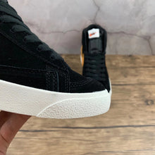 Cargar imagen en el visor de la galería, Blazer Mid 77 Vintage Black Amber Rise