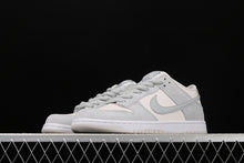 Cargar imagen en el visor de la galería, SB Dunk Low TRD Beige White Jade AR0778-006