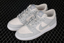 Cargar imagen en el visor de la galería, SB Dunk Low TRD Beige White Jade AR0778-006