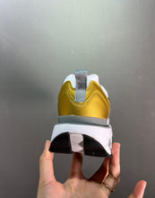 Cargar imagen en el visor de la galería, Air Max Dawn SE White Metallic Gold DJ6209-100