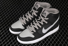Cargar imagen en el visor de la galería, SB Dunk High Pro Shadow Black Grey 854851-067