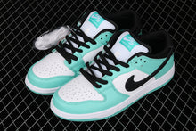 Cargar imagen en el visor de la galería, SB Dunk Low Pro PRM White Light Green 304242-306