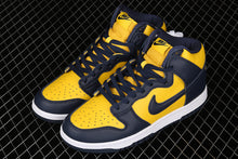 Cargar imagen en el visor de la galería, SB Dunk High SP Michigan Varsity Maize Midnight Navy