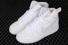 Cargar imagen en el visor de la galería, SB Dunk High Pro White Grey