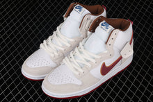 Cargar imagen en el visor de la galería, SB Dunk High Pro Lile Team Crimson Wheat Lile CV9499-100