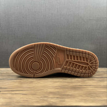 Cargar imagen en el visor de la galería, Air Jordan 1 Mid SE Barely Orange Dark Pony (2021) DO7440-821