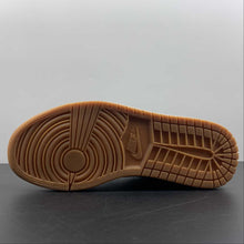 Cargar imagen en el visor de la galería, Air Jordan 1 Low Black Gold 554723-032