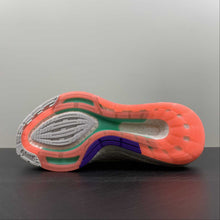 Cargar imagen en el visor de la galería, Adidas UltraBoost 22 White Light Green GX8087