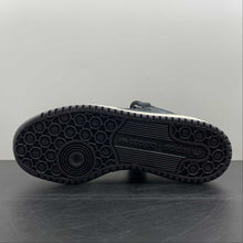 Cargar imagen en el visor de la galería, Adidas Forum 84 Low Black Orange White