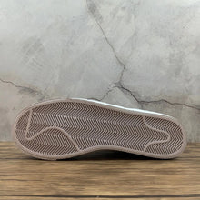 Cargar imagen en el visor de la galería, Blazer Mid 77 Sketch White Black