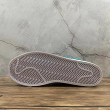 Cargar imagen en el visor de la galería, SB Blazer Low x Ben & Jerry’s Edge