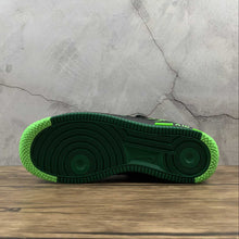 Cargar imagen en el visor de la galería, Air Force 1 REACT QS Black Green Strike-Pine Green CW3918-001