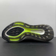 Cargar imagen en el visor de la galería, Adidas UltraBoost 22 Black Gradient Green