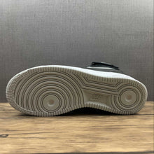 Cargar imagen en el visor de la galería, Air Force 1 07 Mid LV8 UTILITY Back Medium Grey-Blak-White BQ6819-008