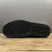 Cargar imagen en el visor de la galería, Air Jordan 1 Mid SE Sail Black Cider Chile Red (2021) DA8005-100