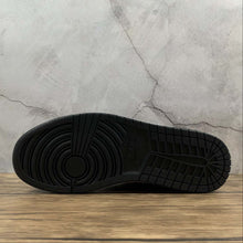 Cargar imagen en el visor de la galería, Air Jordan 1 Mid Black White Red (2021) 554724 075