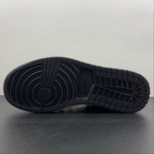 Cargar imagen en el visor de la galería, Air Jordan 1 Low “Made With Love” Grey Brown 553558-062