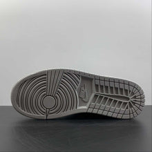 Cargar imagen en el visor de la galería, Air Jordan 1 Retro High OG White Bleached Coral-Black (2022) 555088-018