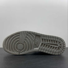 Cargar imagen en el visor de la galería, Air Jordan 1 Low White Grey DN1635-100