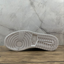 Cargar imagen en el visor de la galería, Air Jordan 1 Low SE White Metallic Gold-White CZ4776-100