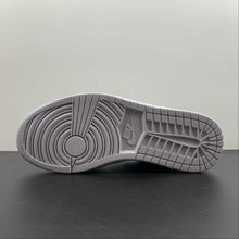 Cargar imagen en el visor de la galería, Air Jordan 1 Low SE White Metallic Silver-White DX6070-101