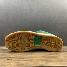 Cargar imagen en el visor de la galería, SB Dunk Low PRO “St Patrick’s Day” Green Gold White BQ6817-303