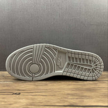 Cargar imagen en el visor de la galería, Air Jordan 1 Retro High OG Black White Grey (2021) 555088-108