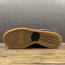 Cargar imagen en el visor de la galería, SB Dunk Low PRO “Fog” Black Cool Grey-Black-Black BQ6817-010