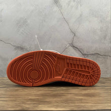 Cargar imagen en el visor de la galería, Air Jordan 1 Retro High OG Orange Gypsophila 555088-121