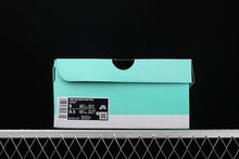 Cargar imagen en el visor de la galería, SB Dunk High Pro White Green