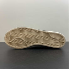 Cargar imagen en el visor de la galería, Blazer Low 77 Jumbo Sanddrift Medium Olive