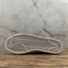 Cargar imagen en el visor de la galería, Blazer Mid Class 1977 x Slam Jam Black White