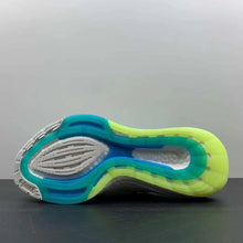 Cargar imagen en el visor de la galería, Adidas UltraBoost 22 White Skyrus Minrus