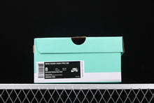 Cargar imagen en el visor de la galería, Dunk High Pro SB Black Black-White-Laser Orange 305050-034